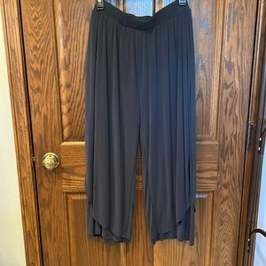 Women’s Coco & Carmen Flowy Pants Size S/M